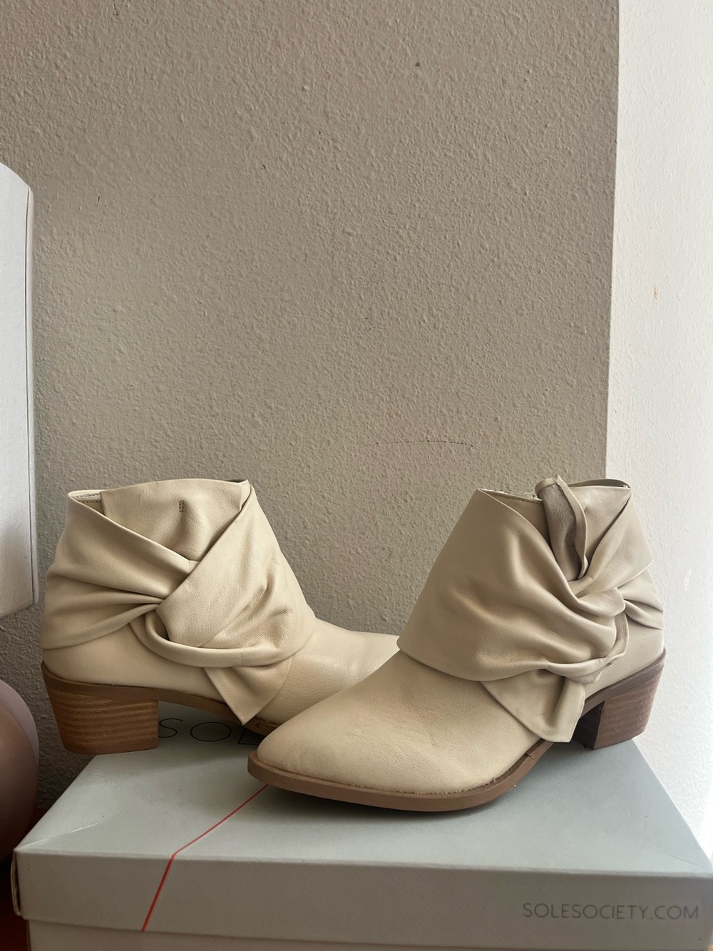 NEW Sole Society Ivory Leather Ankle Boots Size 6
